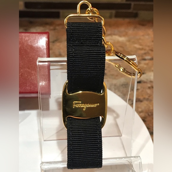 Salvatore Ferragamo Vara Ribbon Key Ring/ Bag Charm- NIB❤️🔥😍 - Picture 17 of 17